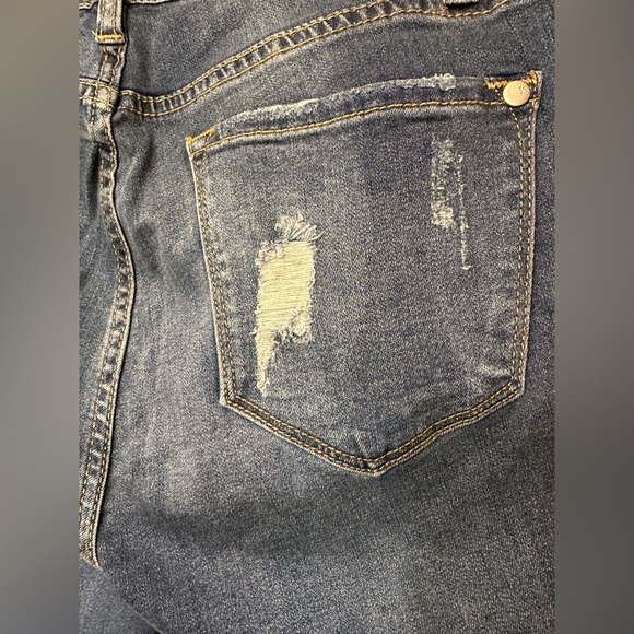 Judy Blue Distressed Snakeskin Patch Jeans NWT - Picture 4 of 10